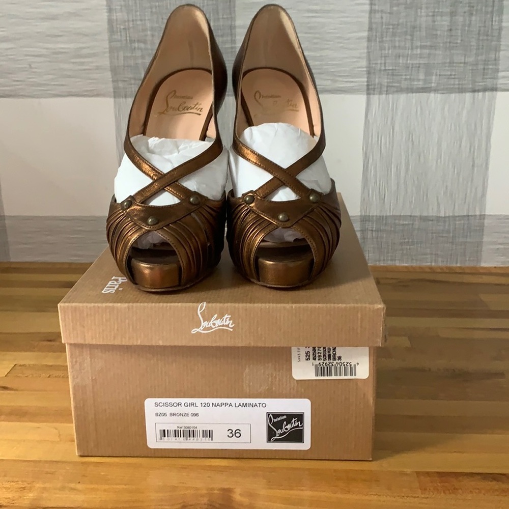 Christian Louboutin metallic peep toe pump 36